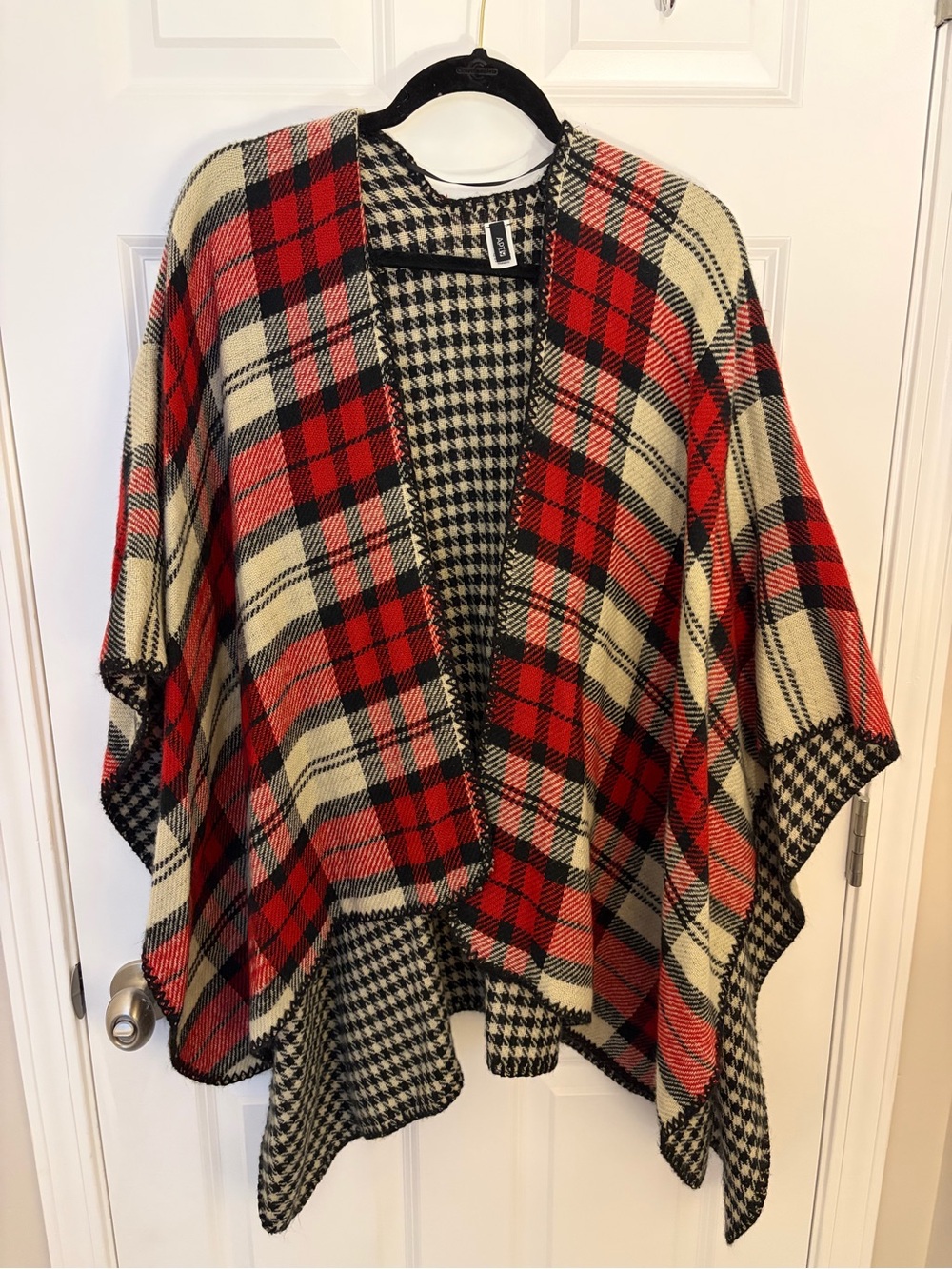 Apt. 9 Red and Cream Plaid Knit Poncho with Houndstooth Trim - One Size